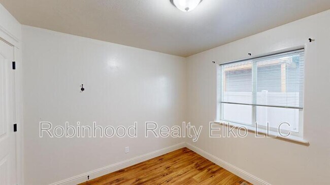 Building Photo - 279 Country Club Pkwy