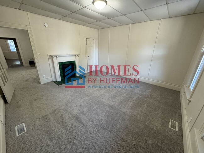 Building Photo - Three Bedroom House | Two Bath