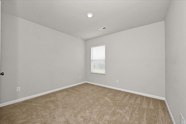 Building Photo - 4 Bedroom, 2 Bath