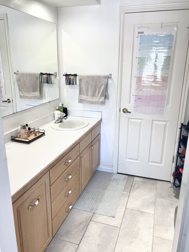 Building Photo - 1533 N 550 W