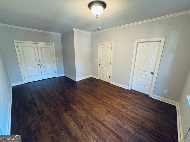 Building Photo - 1092 McLynn Ave NE