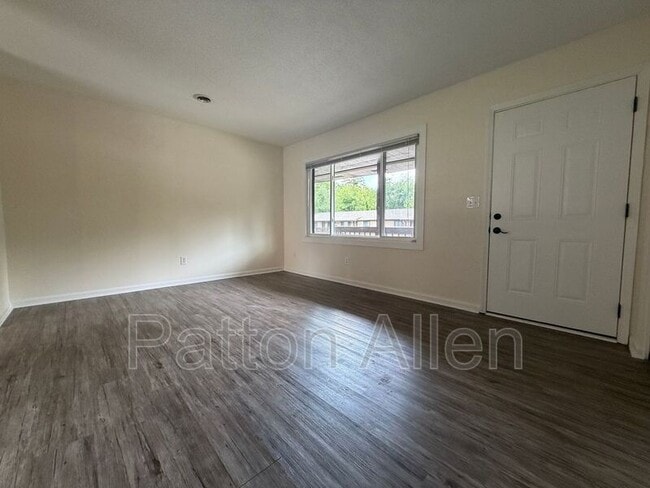 Building Photo - 28 Dawnwood Cir