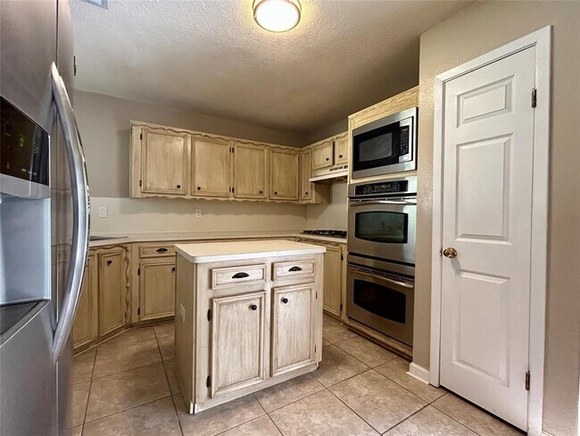 Building Photo - 2711 Laurel Creek Way