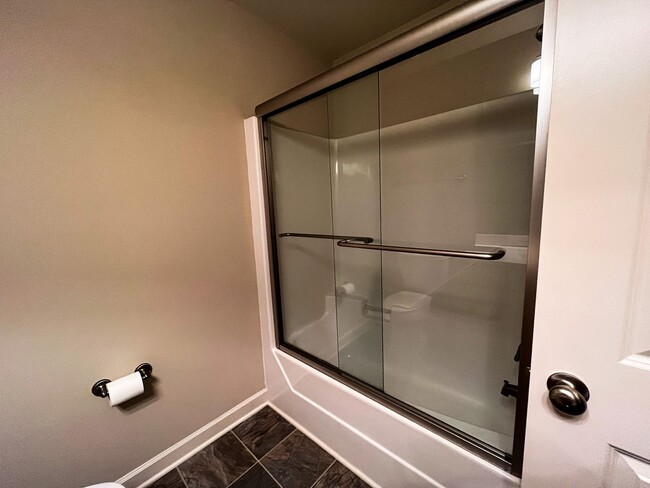 Building Photo - Cozy 3 bedroom, 2 1/2 bathroom townhome in...