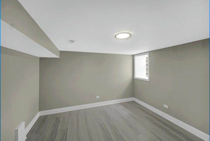 Building Photo - 5626 S Wells St