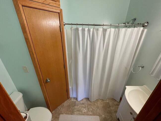 Building Photo - Single family home with BARN/SHOP - Flora, Indiana