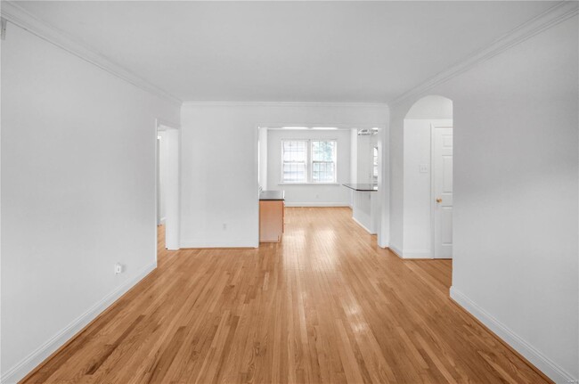 Building Photo - 827 Westwood Dr