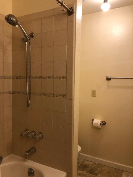 Building Photo - 6479 137th Ave NE