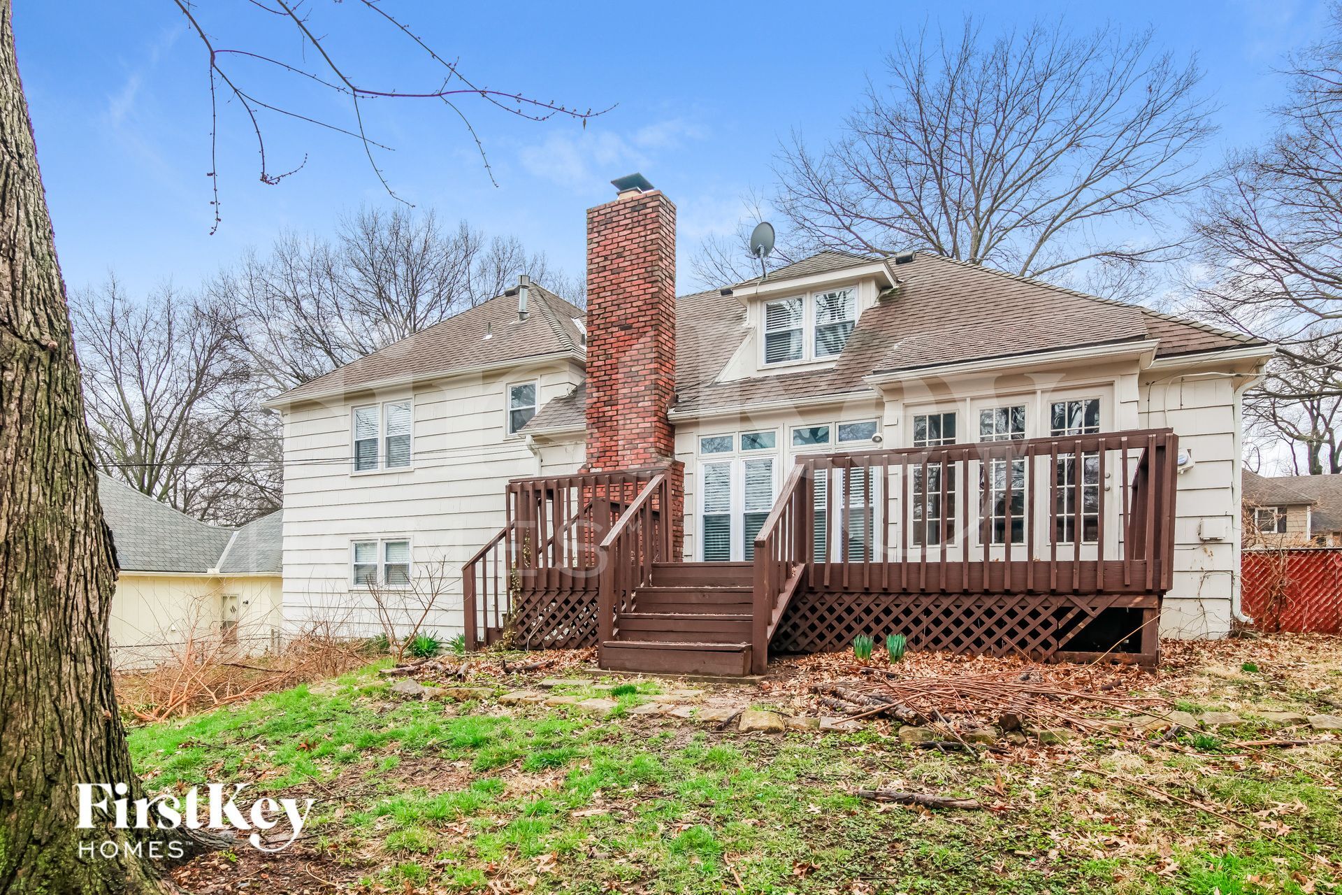 Building Photo - 9613 Beverly Dr