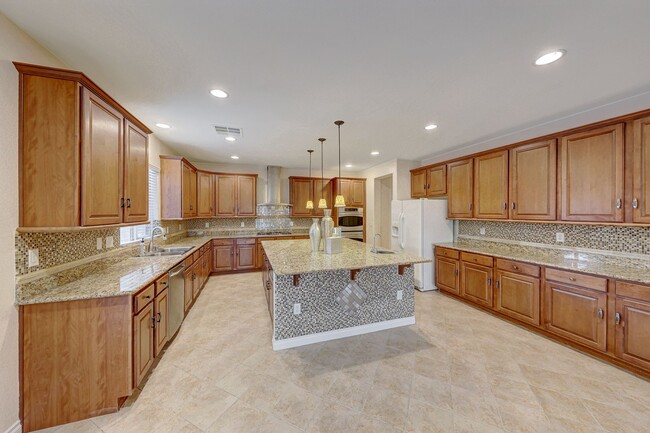 Building Photo - 5 Bedroom Corner Lot Home in Gated Community!