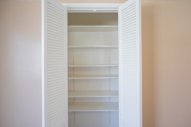 Building Photo - 11801 Rexford Rd