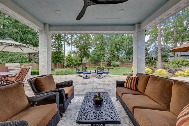 Primary Photo - 327 N Turks Cap Trail