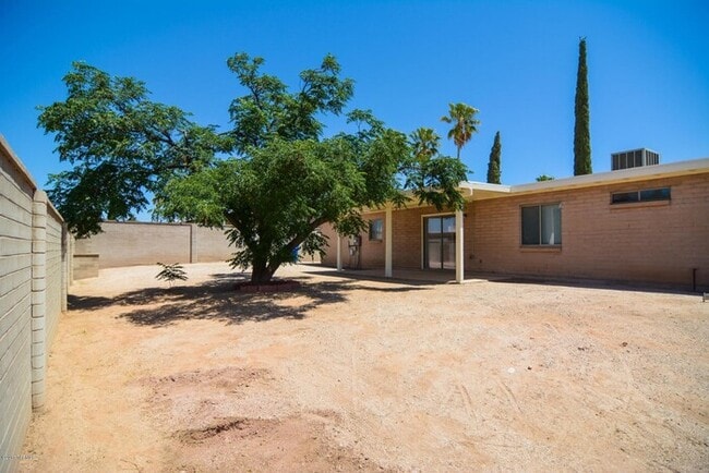 Building Photo - 3246 S Winona Cir