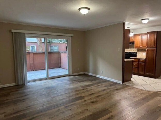 Building Photo - 400 N Acacia Ave