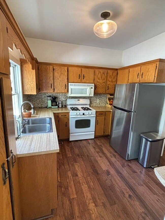 Building Photo - Rare Oasis: 2BR Home with Large Loft Area on 1.5 Acres Bordering National Forest and Fronting Dry...