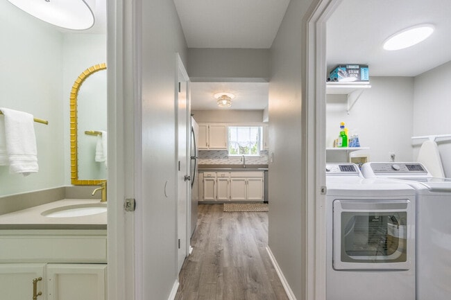 Building Photo - 433 Spring Ave