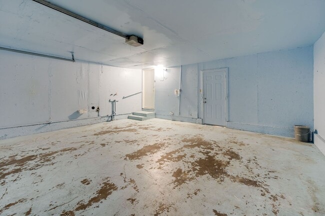 Building Photo - 7726 Laurie Way