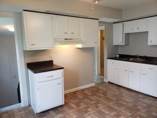 Building Photo - 3 bedroom in Louisville KY 40216