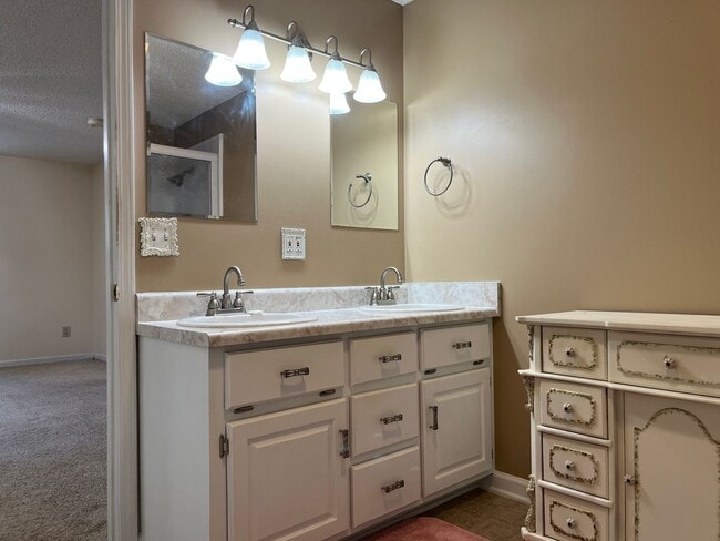 Building Photo - Available Now: 3/2 in Woodruff!