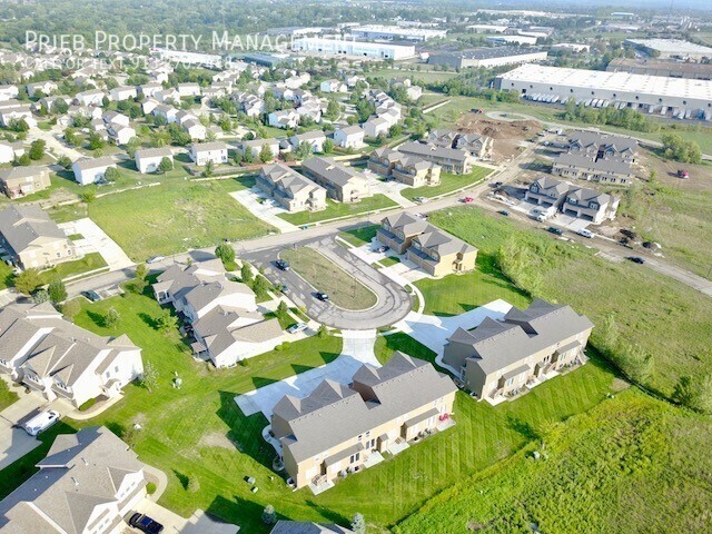 Building Photo - Townhomes at the Reserve - Available May 29th