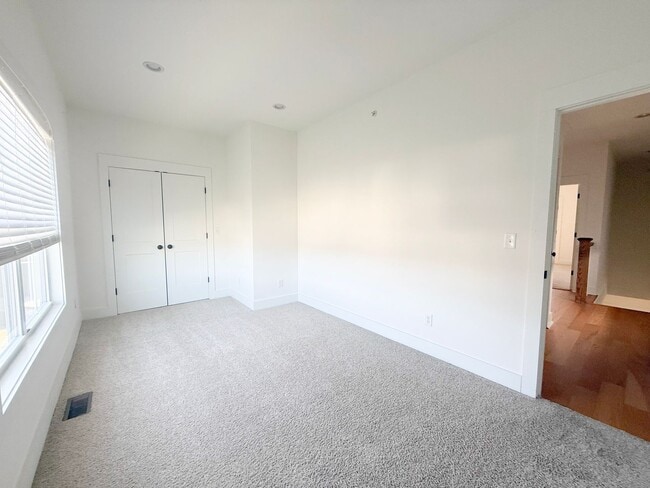 Building Photo - 4-Bedroom Home with Pool Access and Stainless Steel Appliances Near Downtown Cookeville