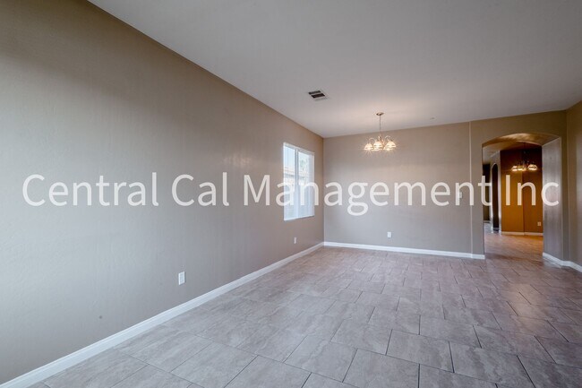 Building Photo - 4 Bedroom, 3 Bath Home in the Desired Southwest - $2495 per month!
