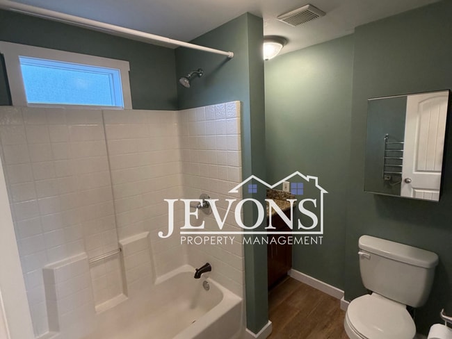 Building Photo - Spacious Single-Family Home on Elevated Corner Lot Near Seattle & Burien