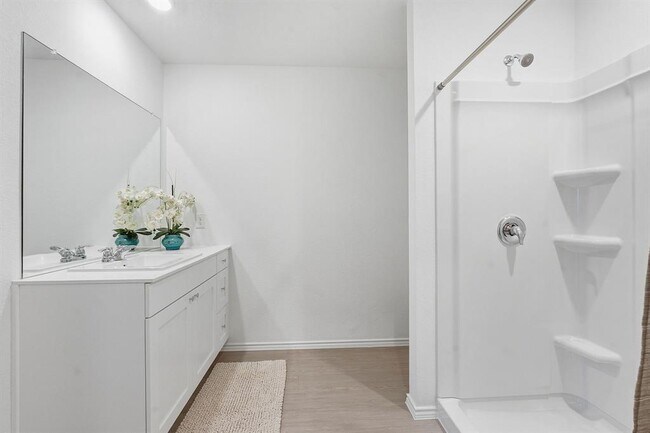 Building Photo - 511 Paris St