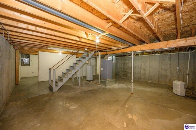 Building Photo - 2001 Oak Meadow Dr