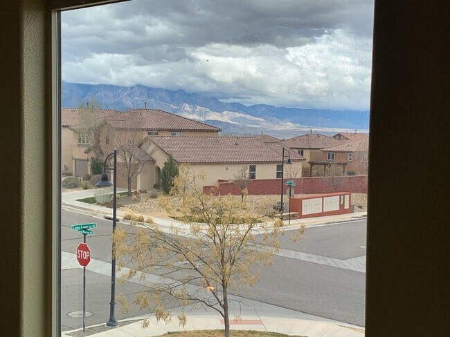 Building Photo - 229 Loma Linda Loop NE