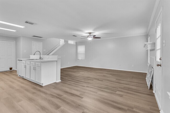 Building Photo - 46 Marble Rock Pl