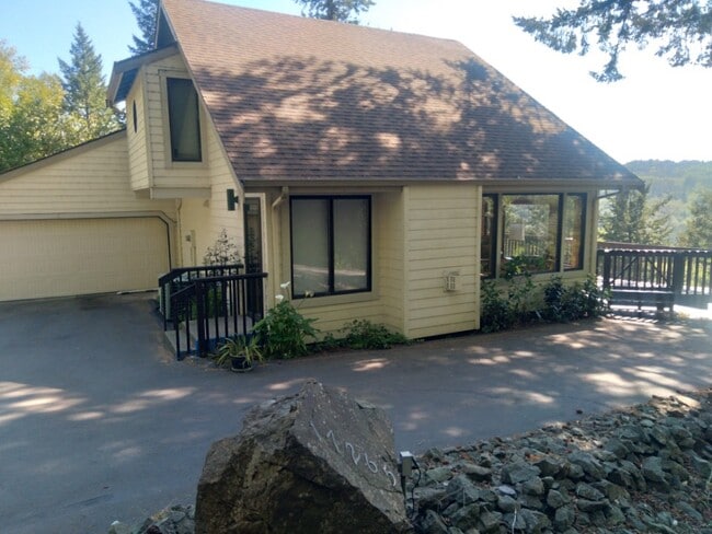 Building Photo - 17265 Mountain Dr