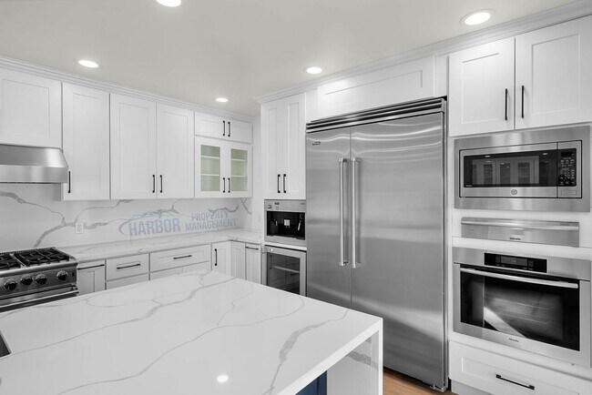 Building Photo - Palos Verdes Estates luxury home is now av...