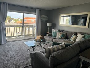 Building Photo - Furnished Townhome on Okaloosa Island