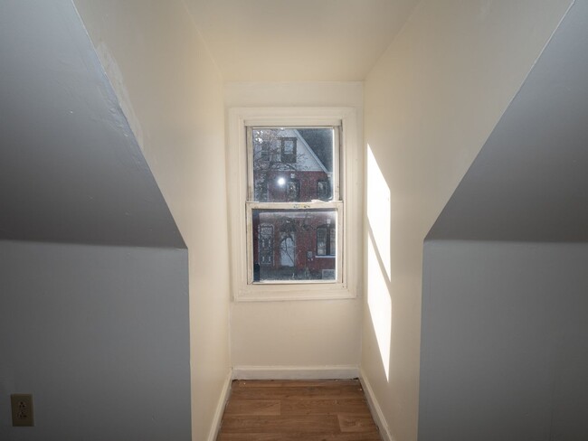 Building Photo - Bright 2-Bedroom Easton Apartment with Out...