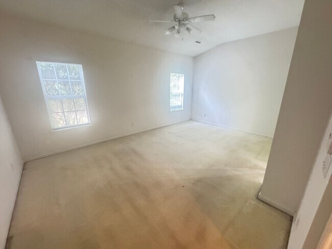 Building Photo - 4bd/2ba House newer neighborhood in betwee...