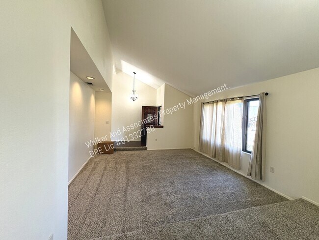 Building Photo - 840 Blue Ridge Dr
