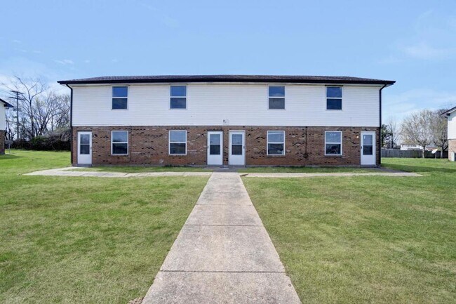 Building Photo - 1108 Pembroke Oak Grove Rd