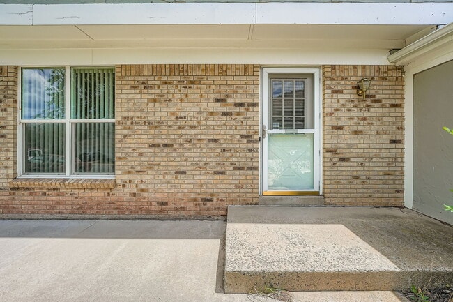 Building Photo - 122 Crawford Cir