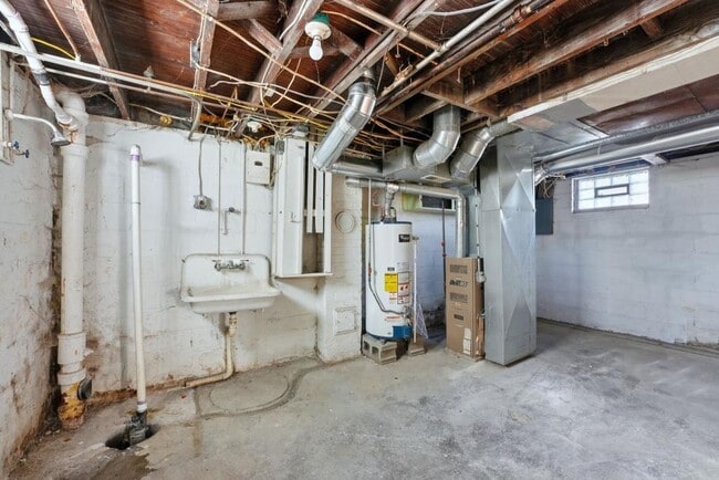 Building Photo - 2221 Eby Ave