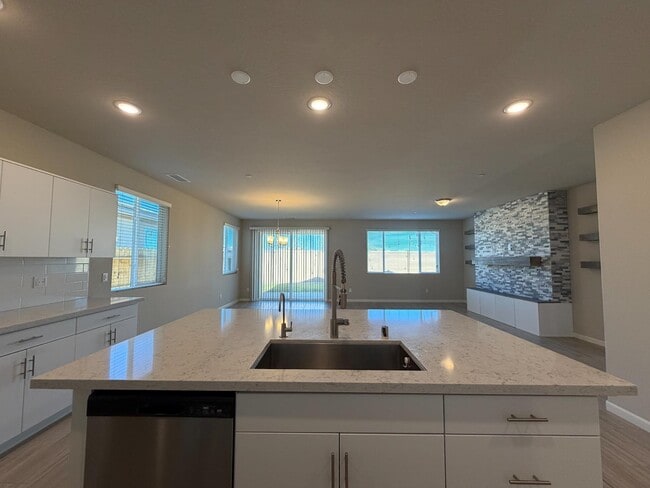 Building Photo - 660 Atlantica Dr S