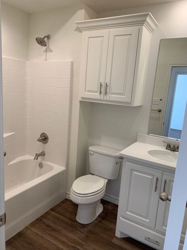 Building Photo - Beautiful brand new!! All the bells and whistles .