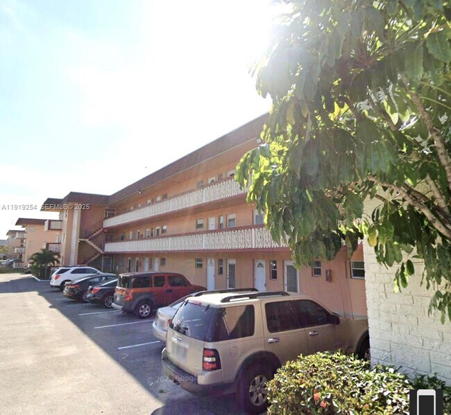 Building Photo - 18900 NE 3rd Ct