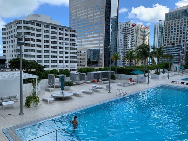 Building Photo - 950 Brickell Bay Dr