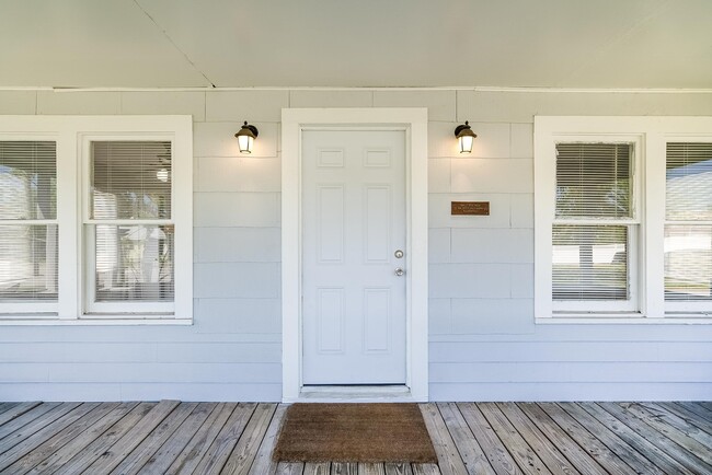 Building Photo - 32 Grant St