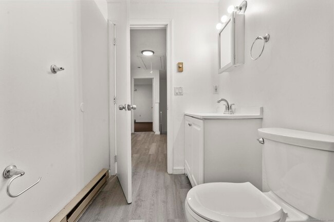 Building Photo - 123 Sumac St