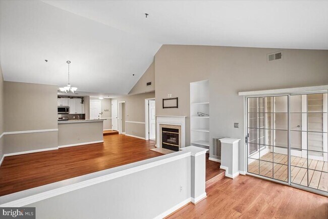 Building Photo - 1100 Quaker Hill Dr