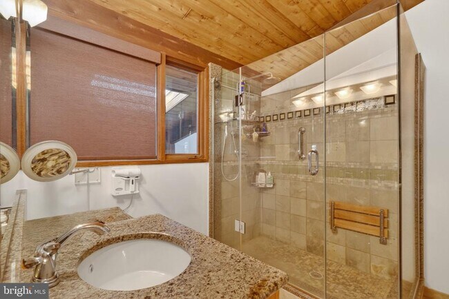 Building Photo - 1219 Ingleside Ave