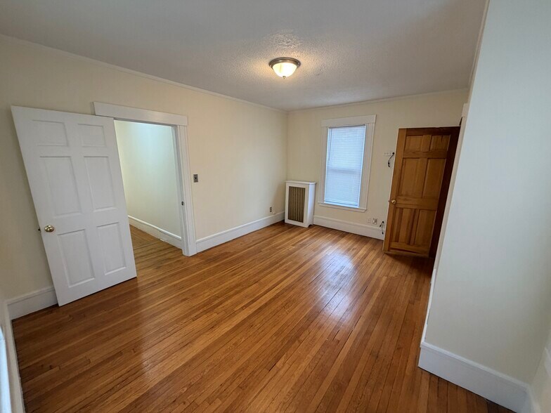 Building Photo - 543 Broadway