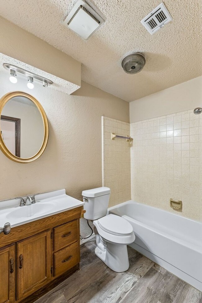 Building Photo - 3 bed, 1.5 bath in OKC,OK